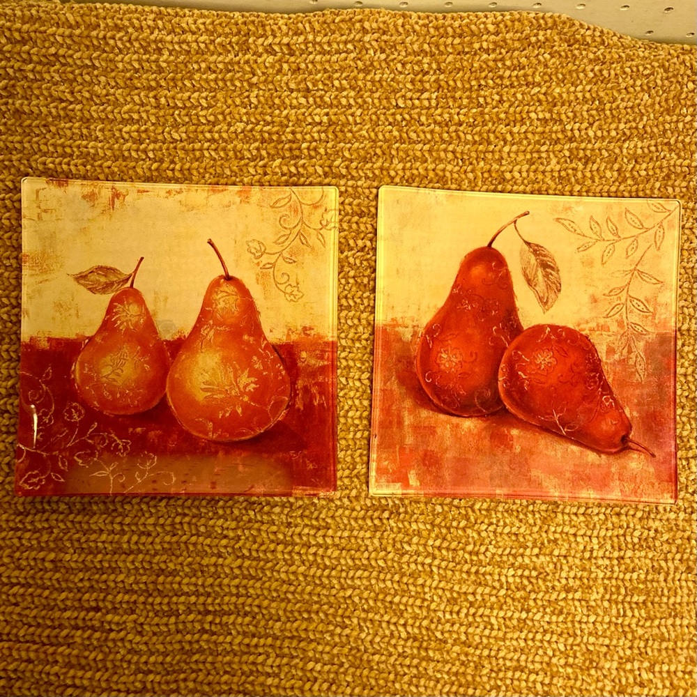 Set of 2 Prima Donna plates with pears picture, excellent condition